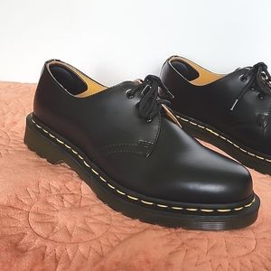 Dr. Martens 1461 Oxford Shoes size 8 Ladies //  7 Mens EUC